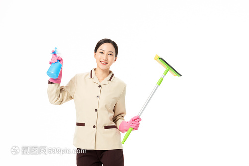 家政服务中的女性力量 洁净玻璃背后的专业形象与职业价值